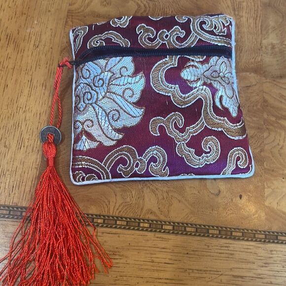 CRYSTAL HEART Faceted Deep Red Paperweight in - Picture 8 of 16